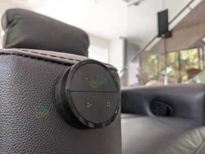 Philips Hue Tap dễ cài đặt, có thể tháo rời để mang theo